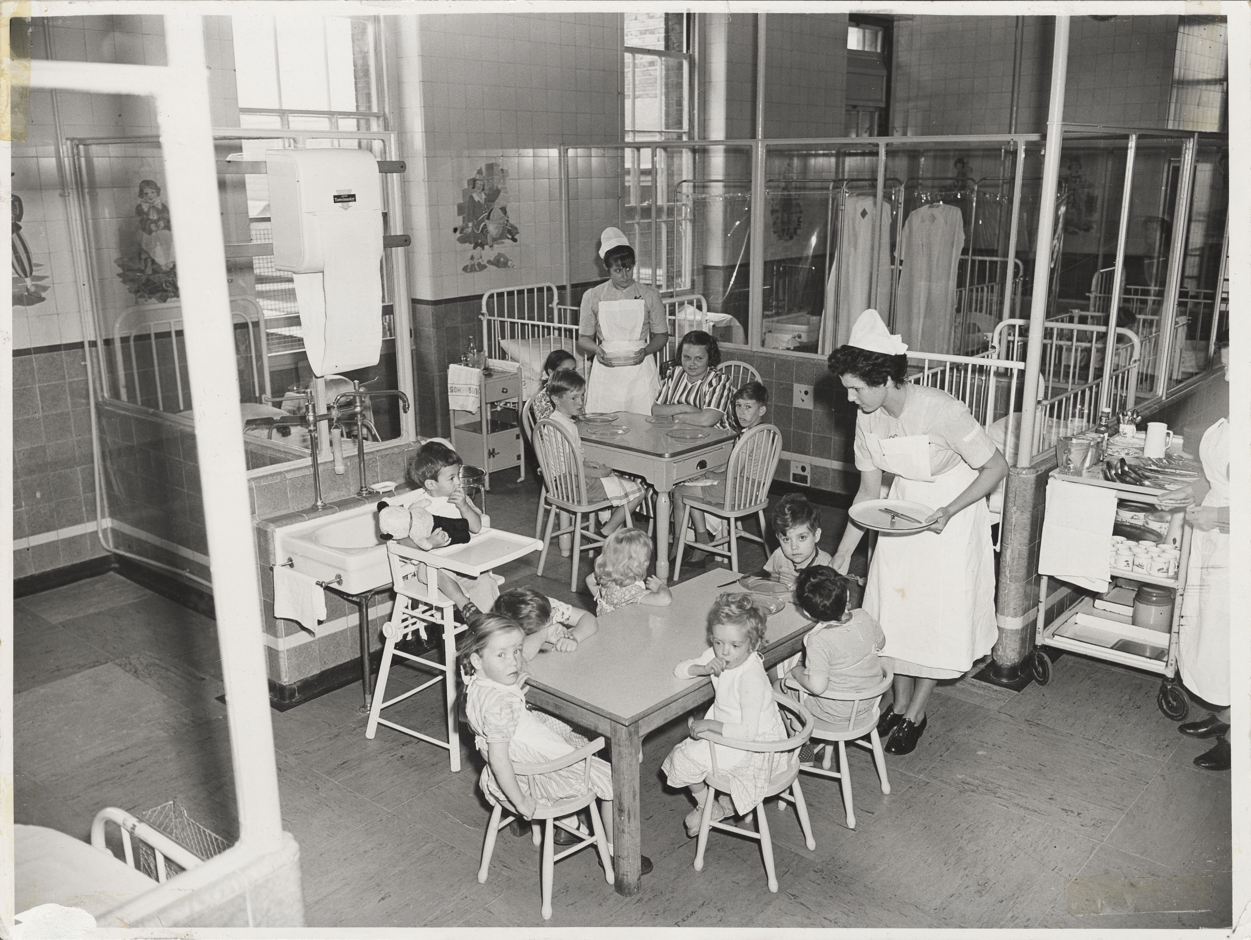 Black and white image of children's mealtime on a ward at Guy's Hospital